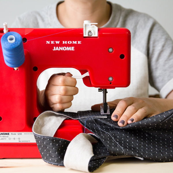 Janome Portable EasytoUse 5Pound Mechanical Sewing Machine & Reviews